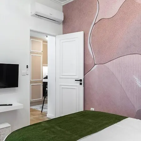 Lux 2 Bedroom Next To Metro *