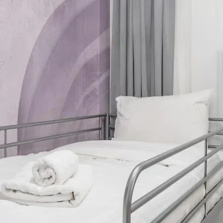 Lux 2 Bedroom Next To Metro *