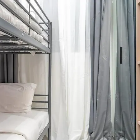 Lux 2 Bedroom Next To Metro Apartment *