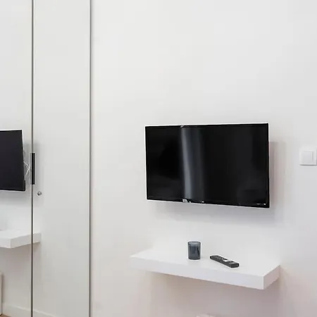 Apartment Lux 2 Bedroom Next To Metro *