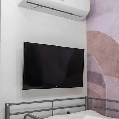 Lux 2 Bedroom Next To Metro Apartment